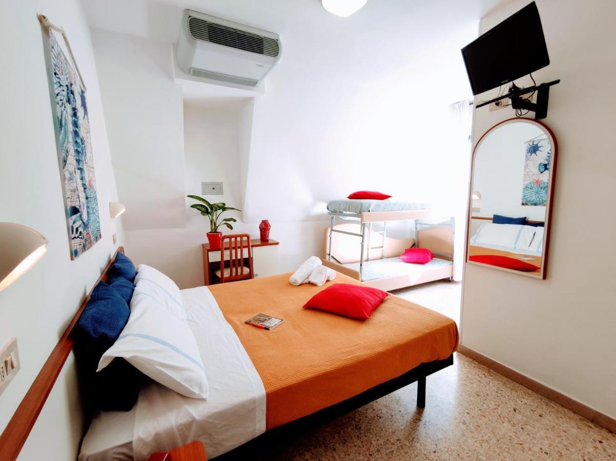 Hotel Adria B&B - Colazione Fino Alle 12 Misano Adriatico Eksteriør bilde
