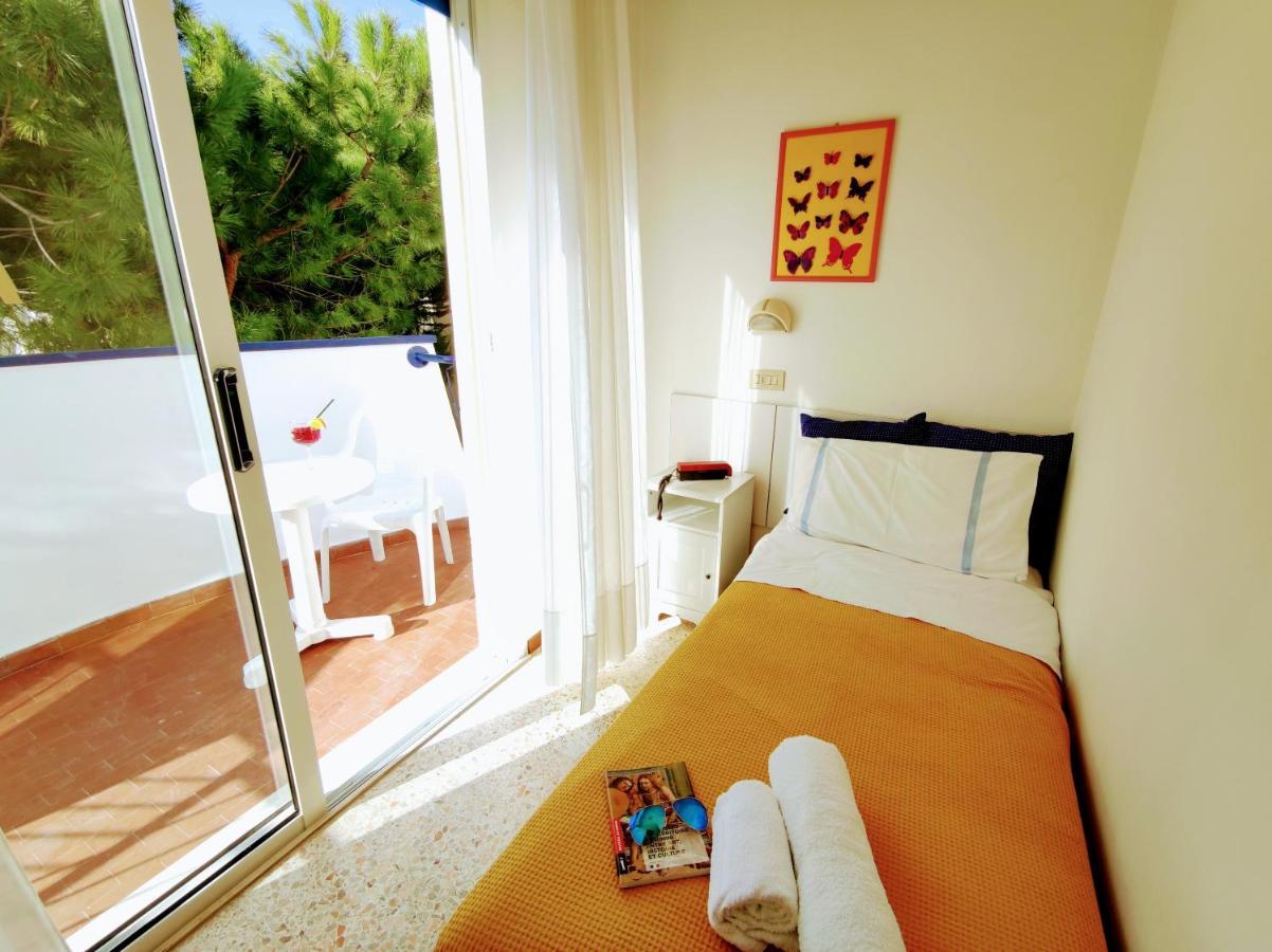 Hotel Adria B&B - Colazione Fino Alle 12 Misano Adriatico Eksteriør bilde