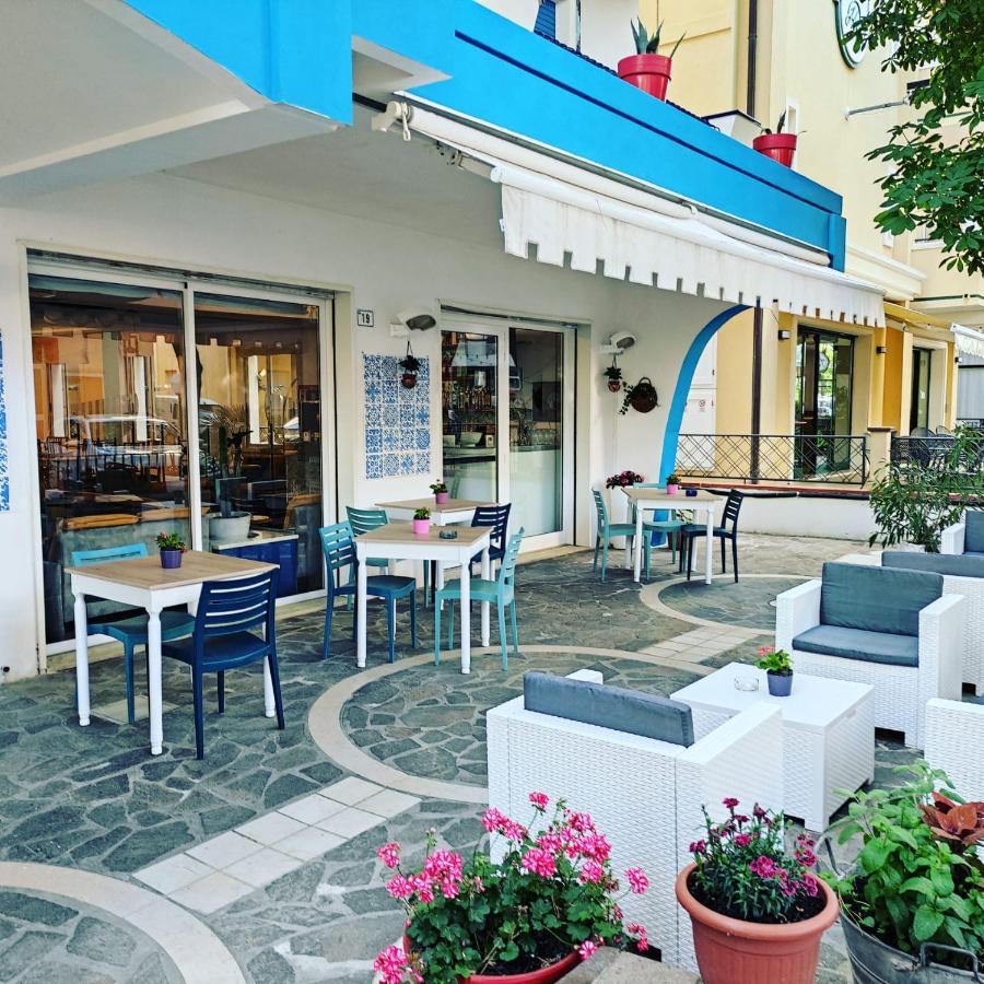 Hotel Adria B&B - Colazione Fino Alle 12 Misano Adriatico Eksteriør bilde