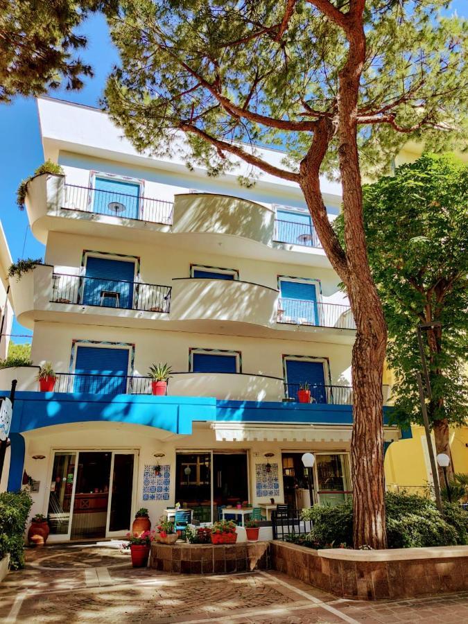 Hotel Adria B&B - Colazione Fino Alle 12 Misano Adriatico Eksteriør bilde