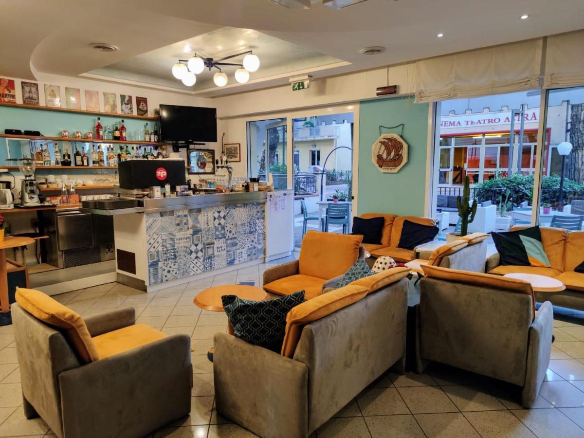 Hotel Adria B&B - Colazione Fino Alle 12 Misano Adriatico Eksteriør bilde