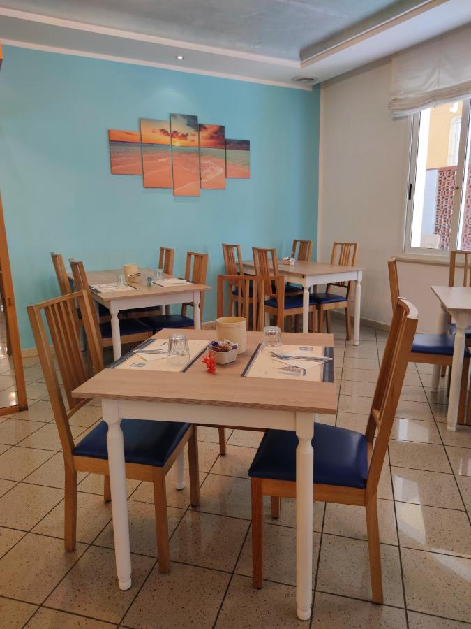 Hotel Adria B&B - Colazione Fino Alle 12 Misano Adriatico Eksteriør bilde