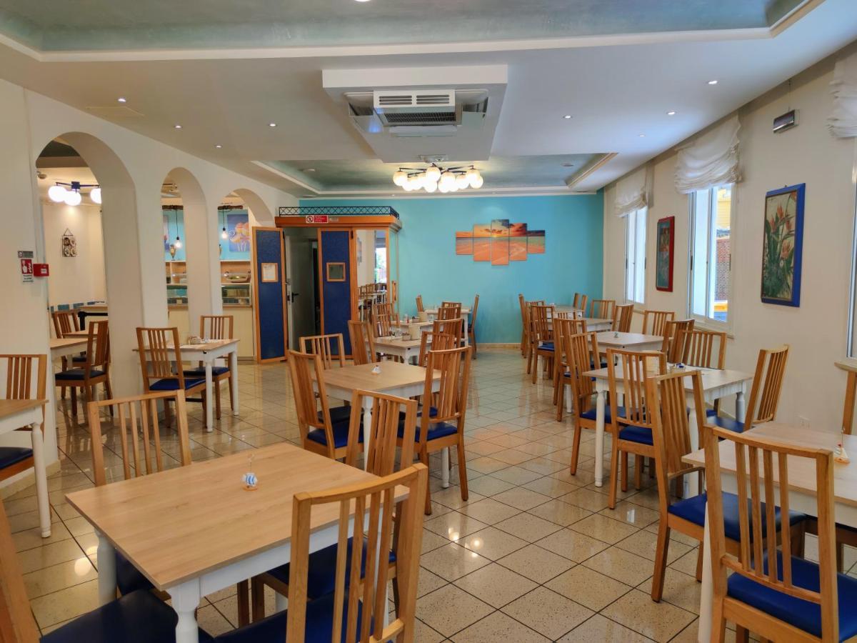 Hotel Adria B&B - Colazione Fino Alle 12 Misano Adriatico Eksteriør bilde