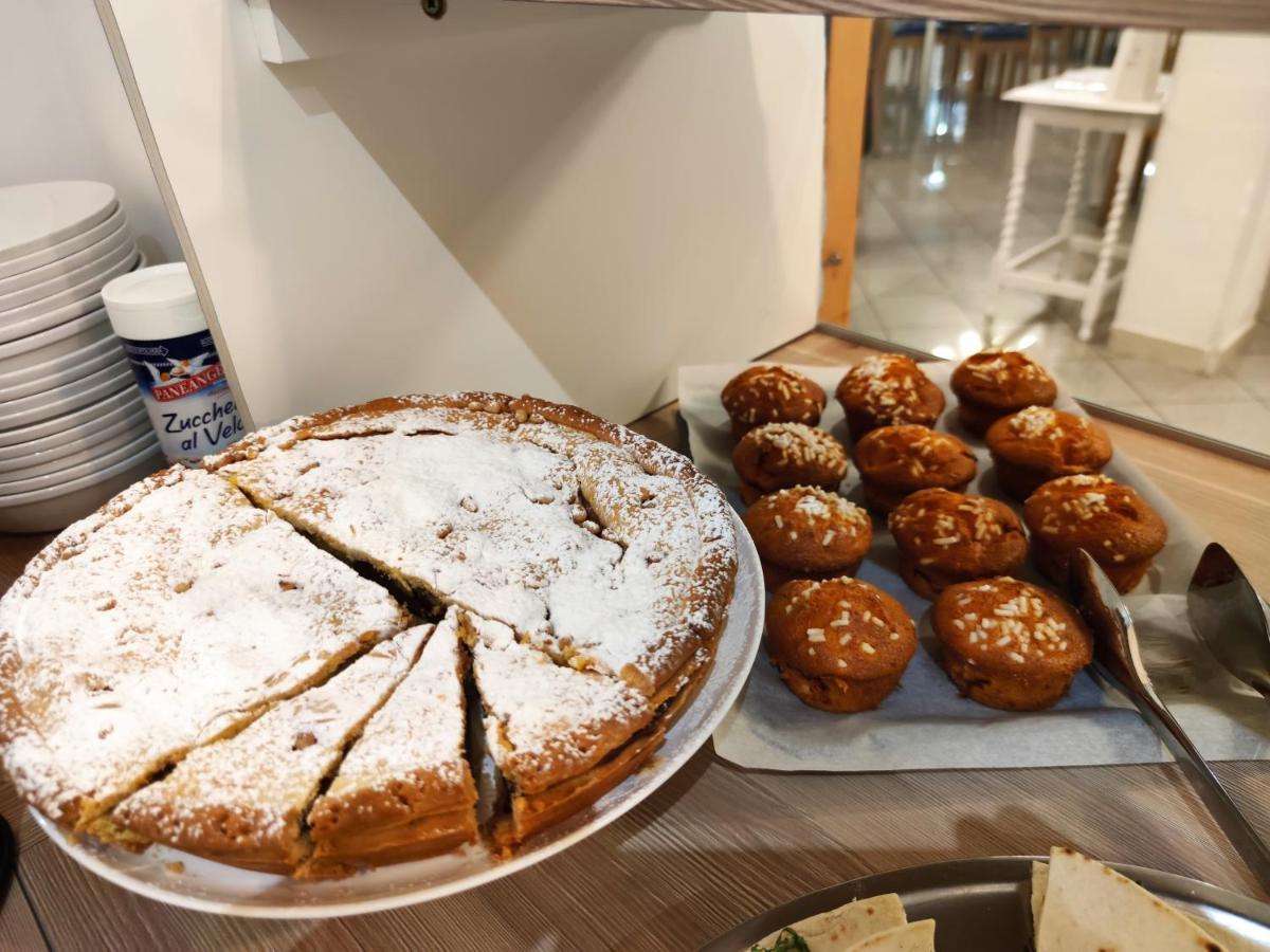 Hotel Adria B&B - Colazione Fino Alle 12 Misano Adriatico Eksteriør bilde