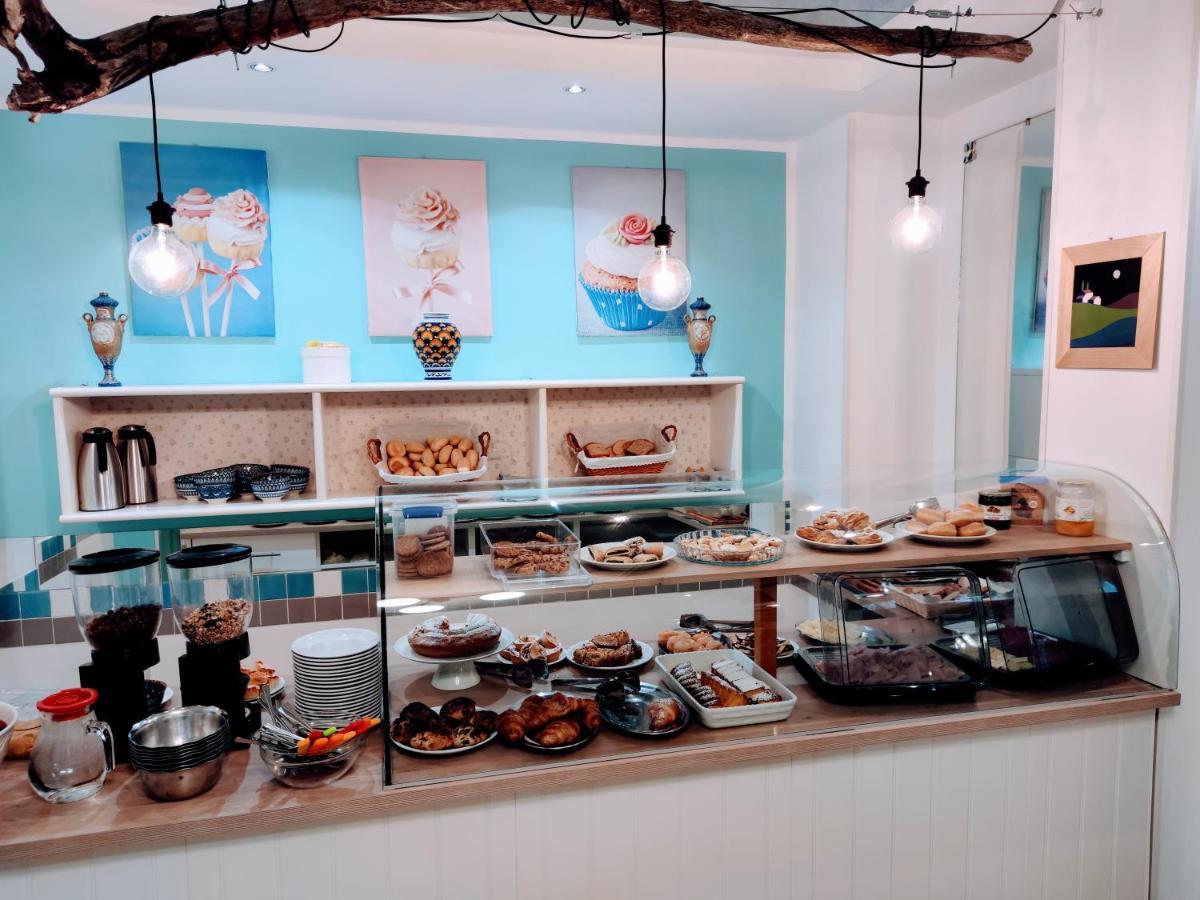 Hotel Adria B&B - Colazione Fino Alle 12 Misano Adriatico Eksteriør bilde