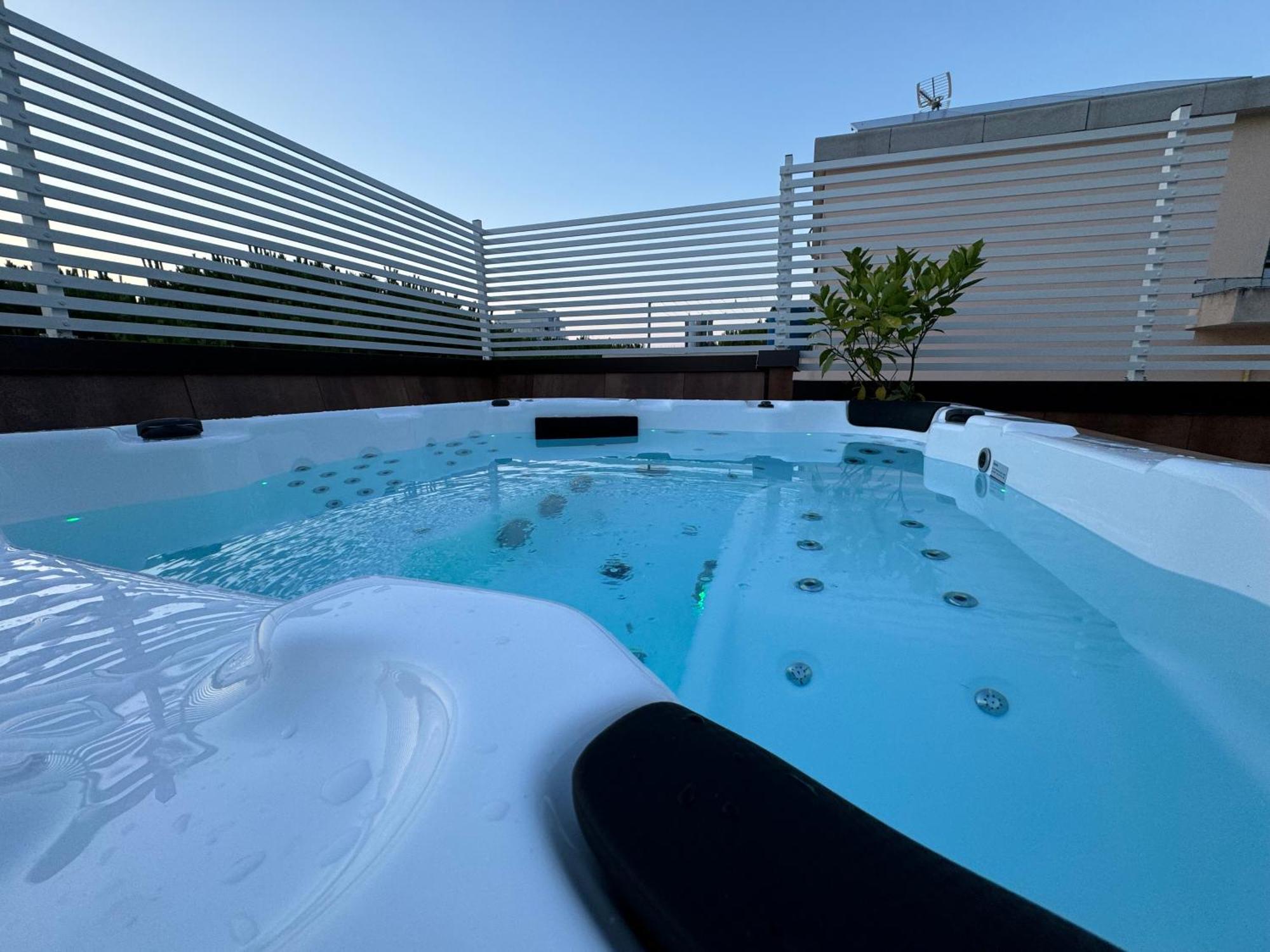 Hotel Adria B&B - Colazione Fino Alle 12 Misano Adriatico Eksteriør bilde